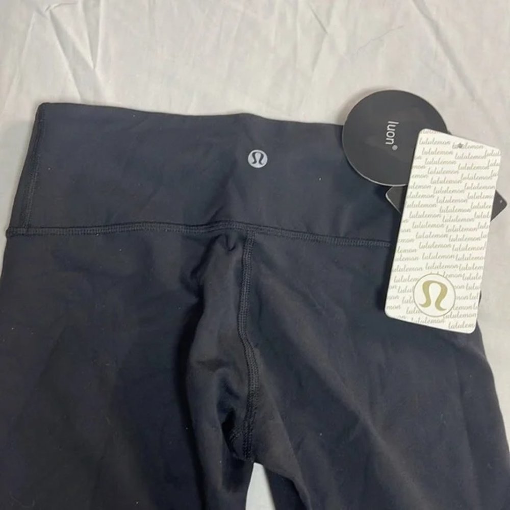 BNWT Lululemon Luon Wunder Under Crop Reversible Black various Capri 2,4…